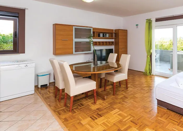 Lovely In Apartment