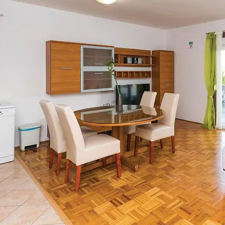 1 Bedroom Amazing In Апартаменты